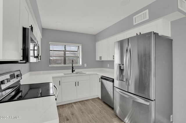 7001 W NORTH Lane, Peoria, AZ 85345