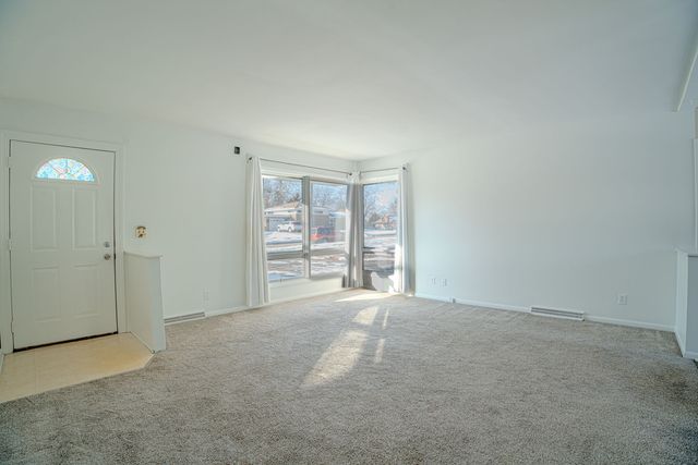 307 Hill Avenue, North Aurora, IL 60542