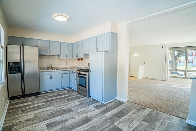 307 Hill Avenue, North Aurora, IL 60542