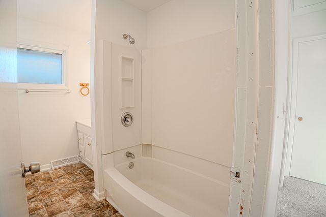 307 Hill Avenue, North Aurora, IL 60542