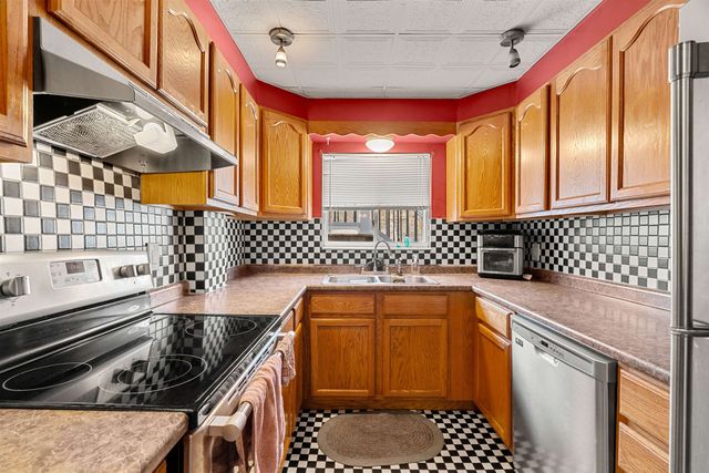 374 Bartlett Street, Manchester, NH 03102