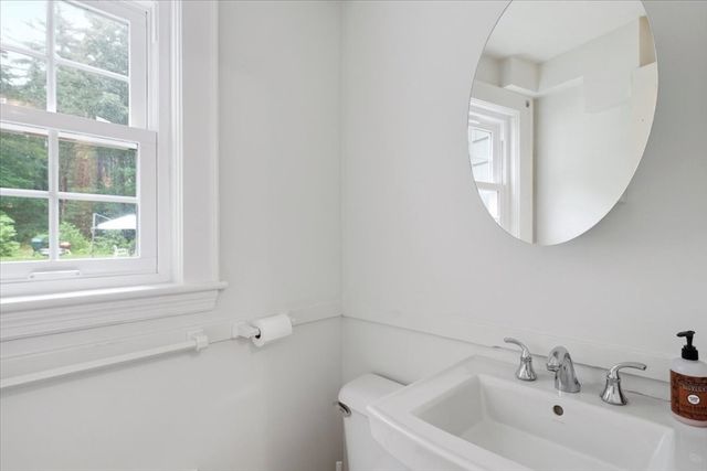 94 High St, Hingham, MA 02043