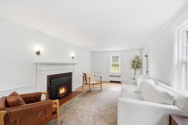 94 High St, Hingham, MA 02043