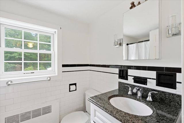 94 High St, Hingham, MA 02043