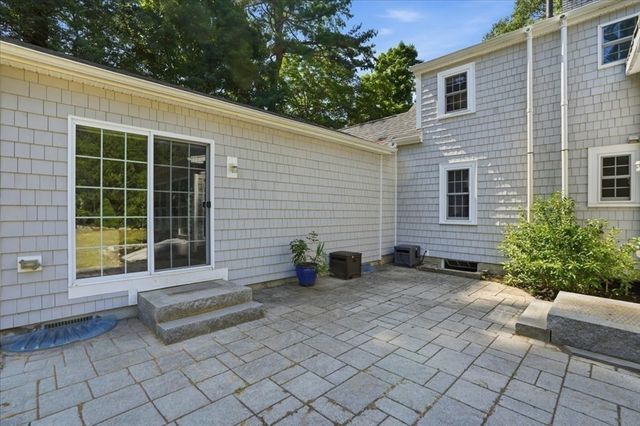94 High St, Hingham, MA 02043