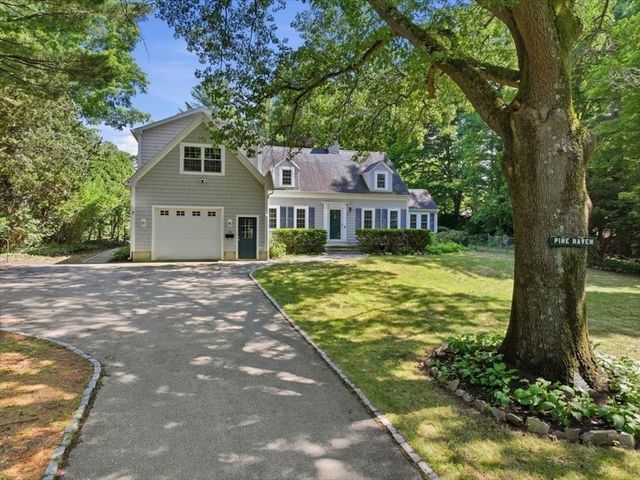 94 High St, Hingham, MA 02043