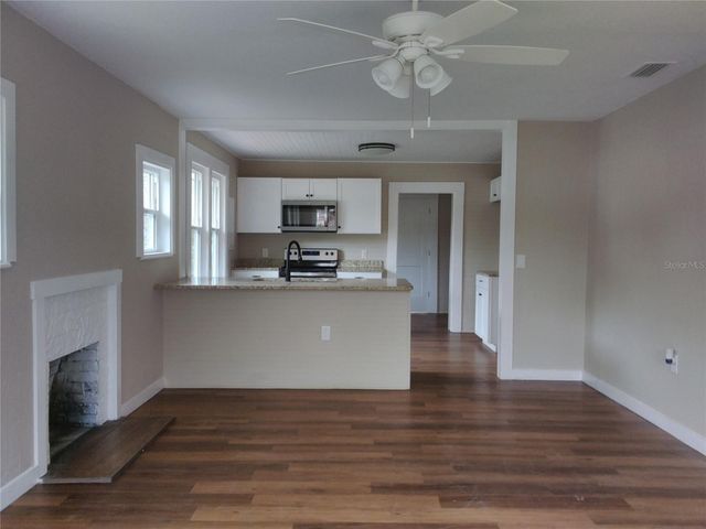 624 E HOWRY AVENUE, Deland, FL 32724