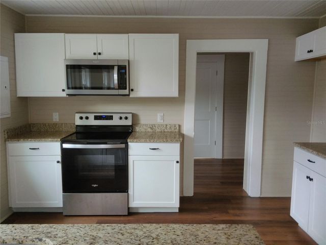 624 E HOWRY AVENUE, Deland, FL 32724