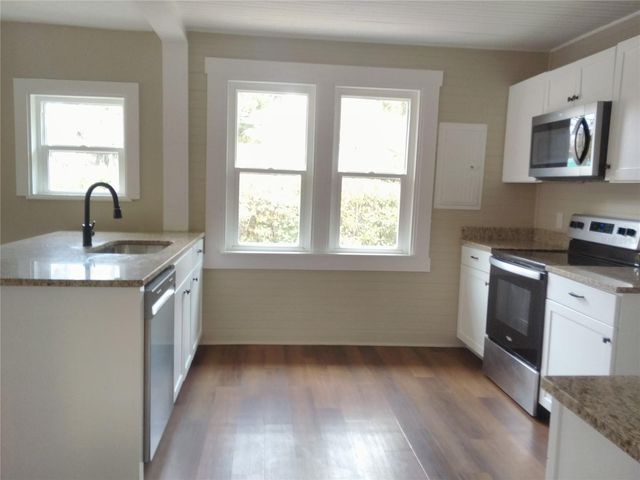 624 E HOWRY AVENUE, Deland, FL 32724