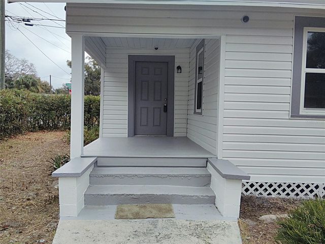 624 E HOWRY AVENUE, Deland, FL 32724