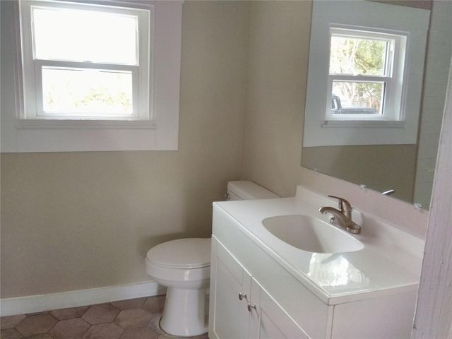 624 E HOWRY AVENUE, Deland, FL 32724