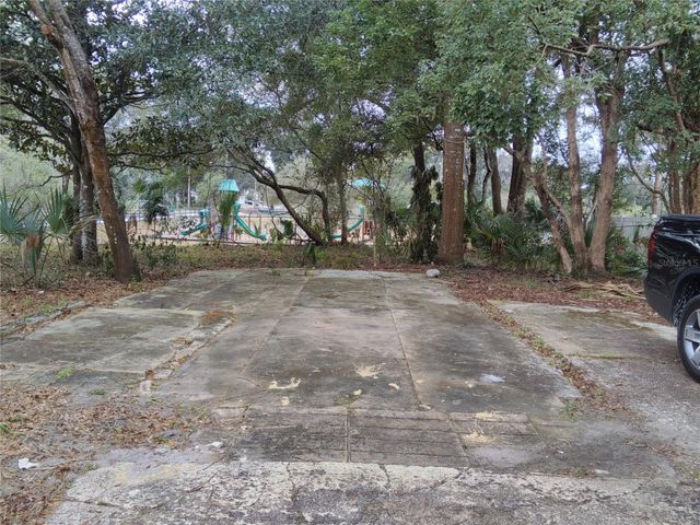 624 E HOWRY AVENUE, Deland, FL 32724