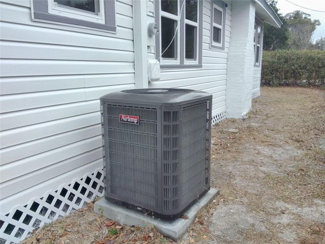 624 E HOWRY AVENUE, Deland, FL 32724