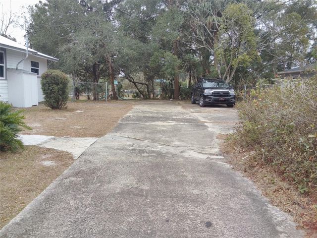 624 E HOWRY AVENUE, Deland, FL 32724