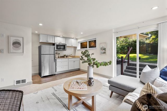 14284 120th Place NE, Kirkland, WA 98034