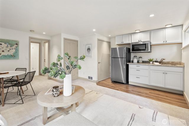 14284 120th Place NE, Kirkland, WA 98034
