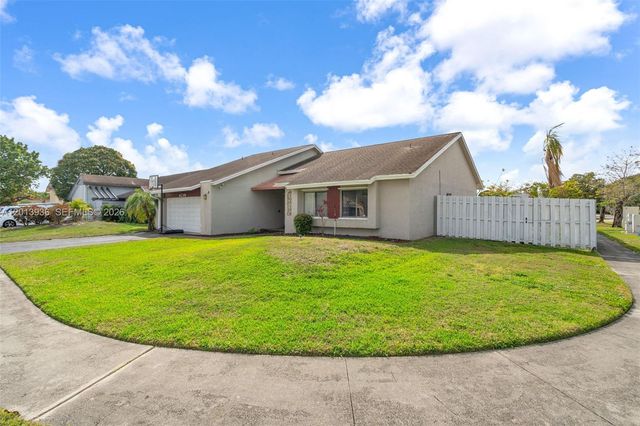 8650 NW 46th Ct, Lauderhill, FL 33351
