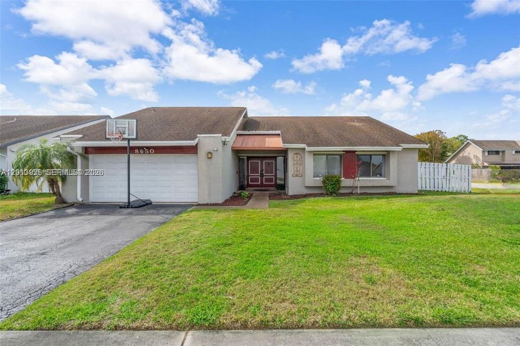 8650 NW 46th Ct, Lauderhill, FL 33351