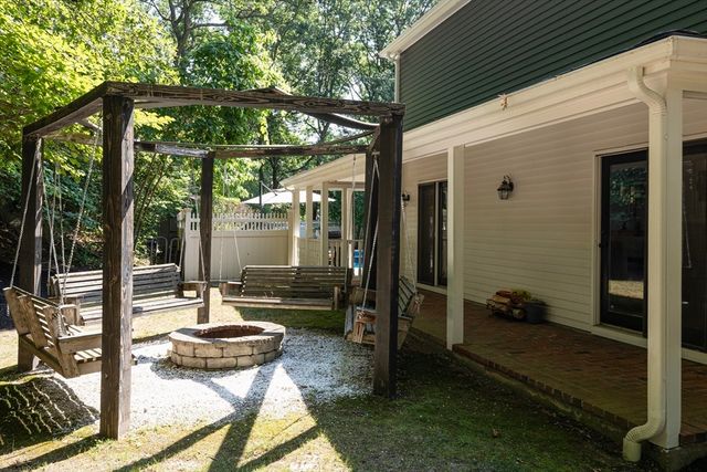 14 Hidden Brick Road, Hopkinton, MA 01748