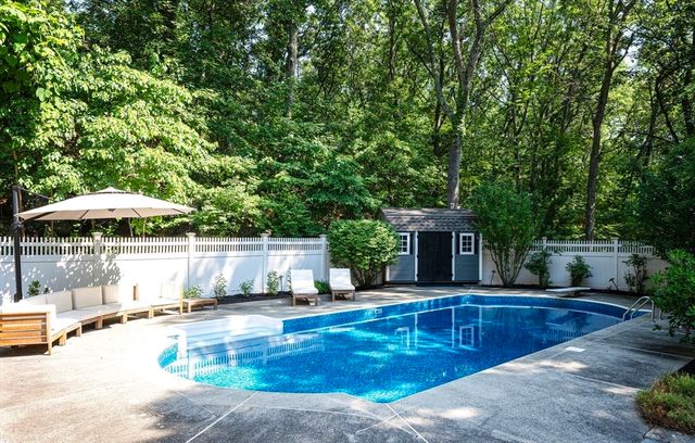 14 Hidden Brick Road, Hopkinton, MA 01748