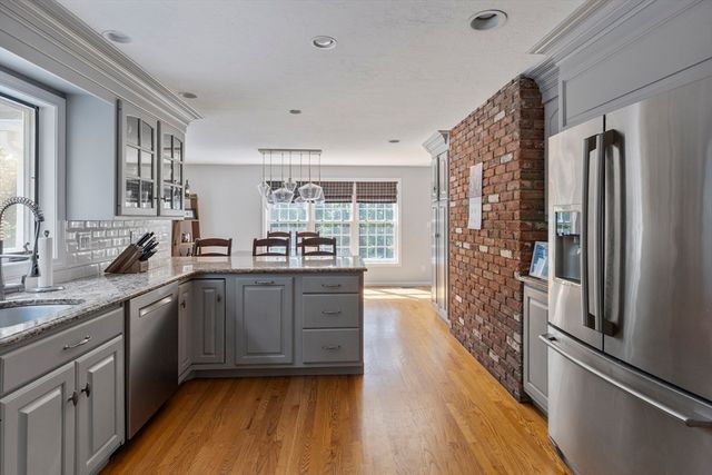 14 Hidden Brick Road, Hopkinton, MA 01748