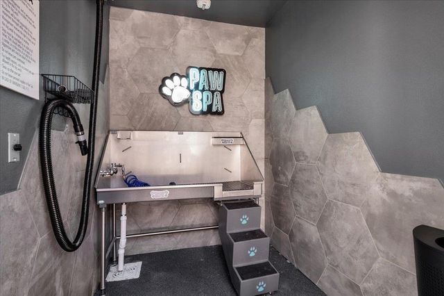 4801 Springdale RD 1402, Austin, TX 78723