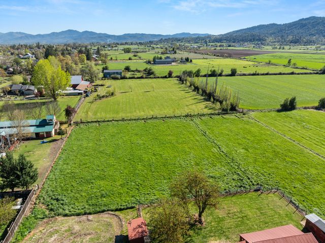 2653 Scenic Avenue, Central Point, OR 97502