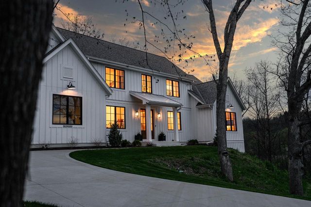 S67W20095 Benjamin COURT, Muskego, WI 53150