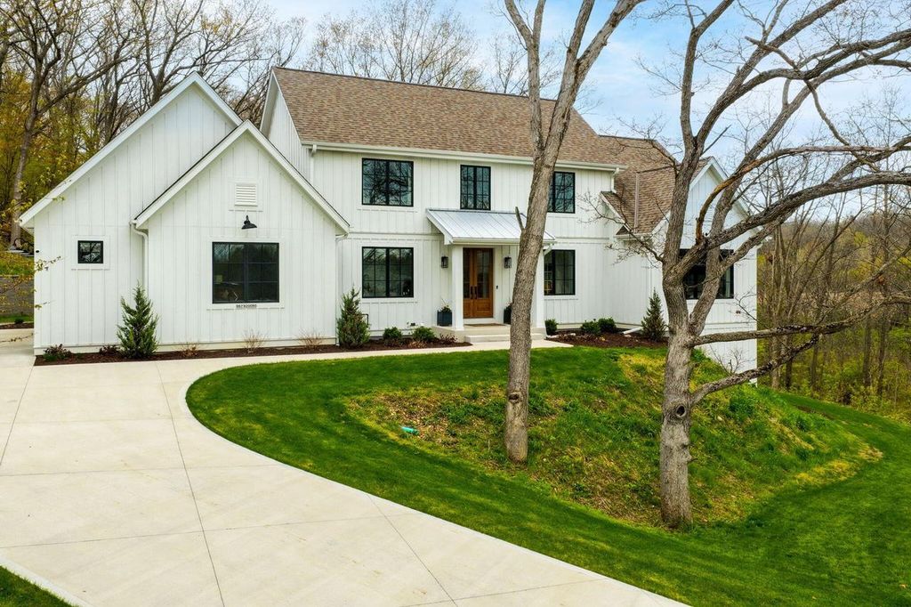 S67W20095 Benjamin COURT, Muskego, WI 53150
