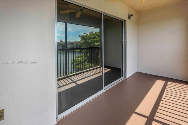 850 SW 138th Ave 409D, Pembroke Pines, FL 33027