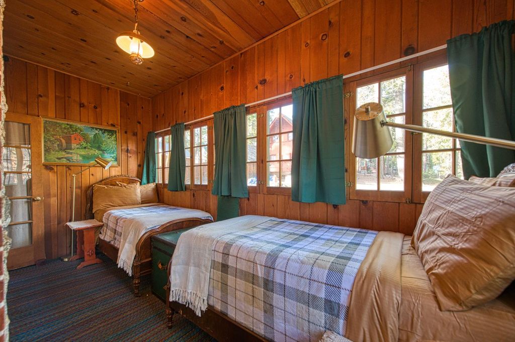 Image 21 of property listing at 41893 Knobcone Ln, Shaver Lake, CA 93664