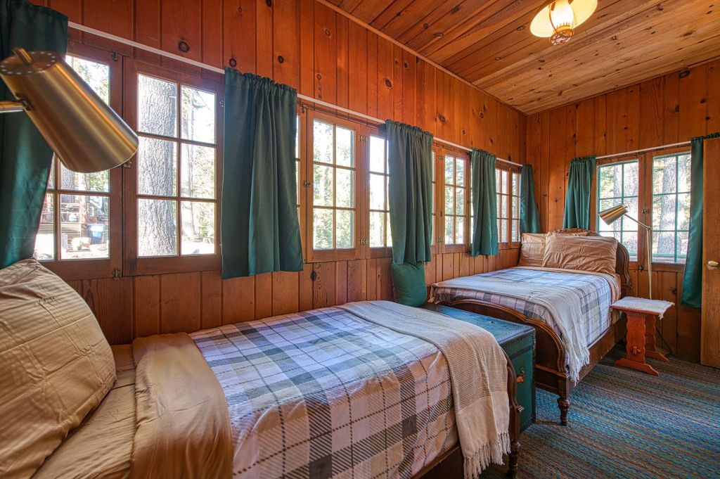 Image 23 of property listing at 41893 Knobcone Ln, Shaver Lake, CA 93664