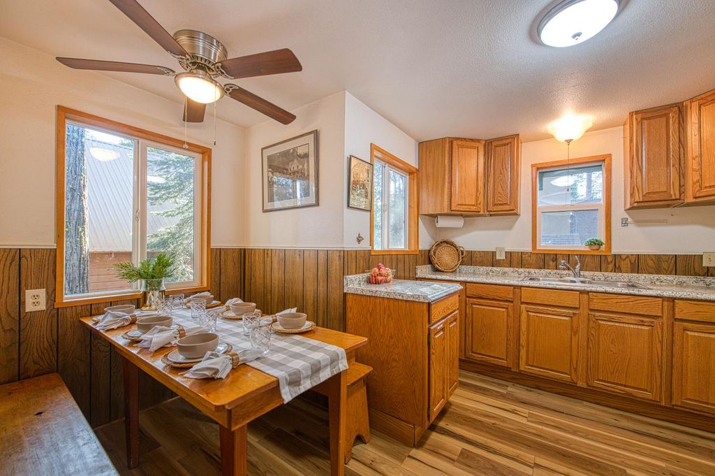 Image 25 of property listing at 41893 Knobcone Ln, Shaver Lake, CA 93664