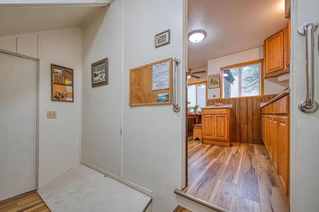 Image 31 of property listing at 41893 Knobcone Ln, Shaver Lake, CA 93664