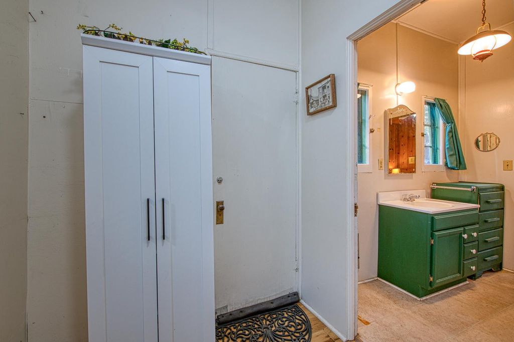 Image 32 of property listing at 41893 Knobcone Ln, Shaver Lake, CA 93664