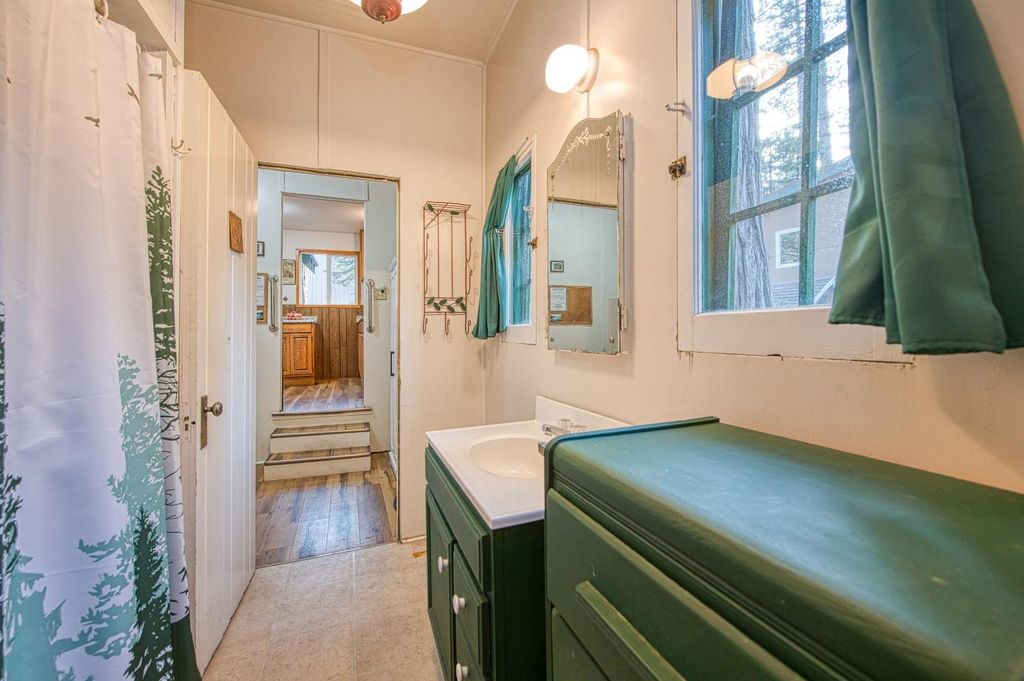 Image 34 of property listing at 41893 Knobcone Ln, Shaver Lake, CA 93664