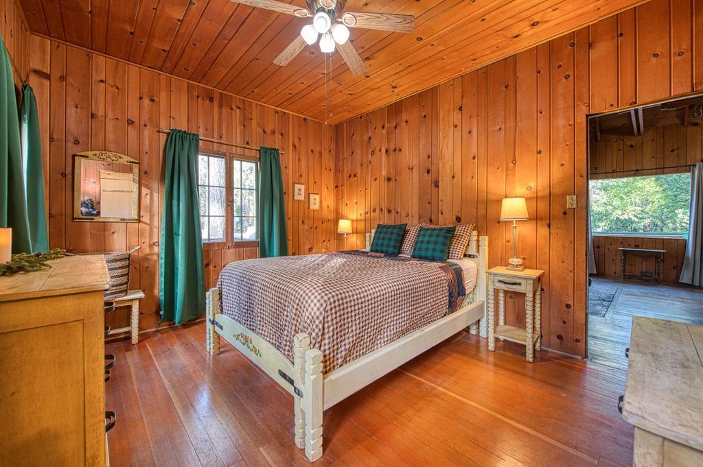 Image 35 of property listing at 41893 Knobcone Ln, Shaver Lake, CA 93664