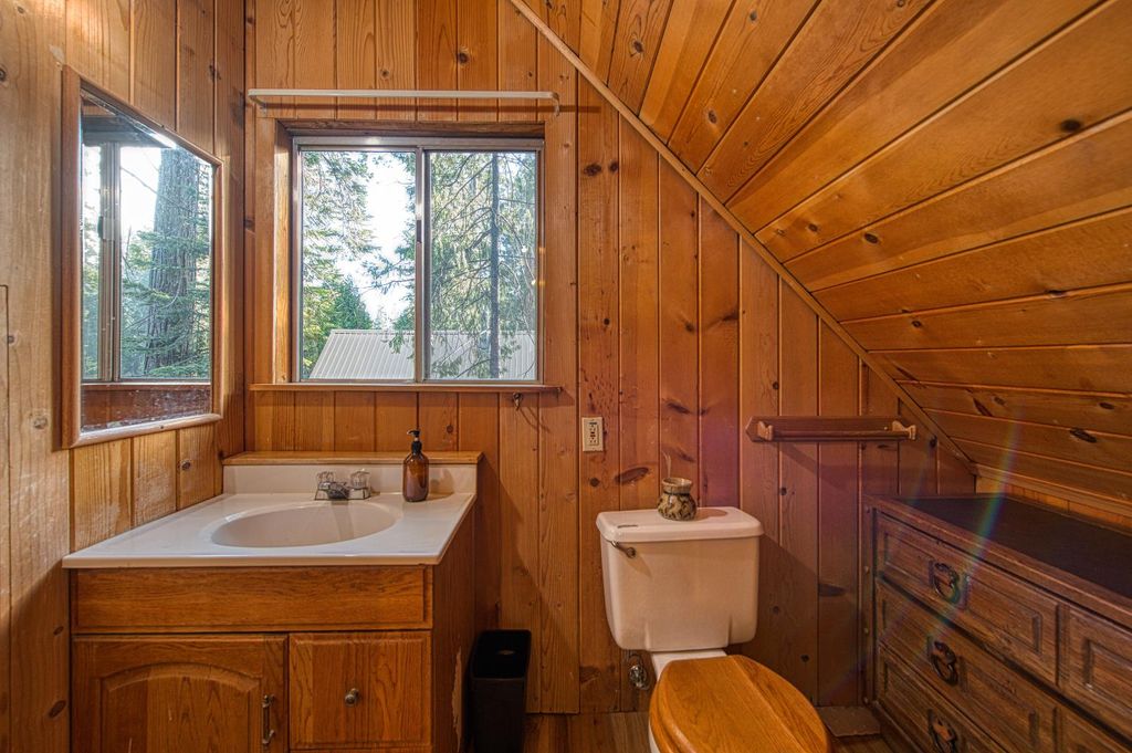 Image 40 of property listing at 41893 Knobcone Ln, Shaver Lake, CA 93664