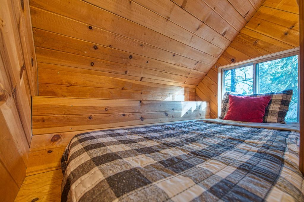 Image 42 of property listing at 41893 Knobcone Ln, Shaver Lake, CA 93664