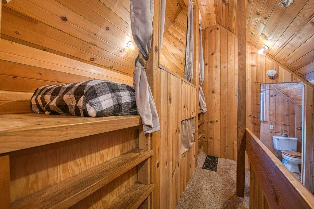 Image 43 of property listing at 41893 Knobcone Ln, Shaver Lake, CA 93664