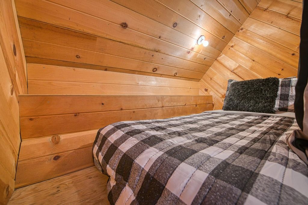 Image 44 of property listing at 41893 Knobcone Ln, Shaver Lake, CA 93664