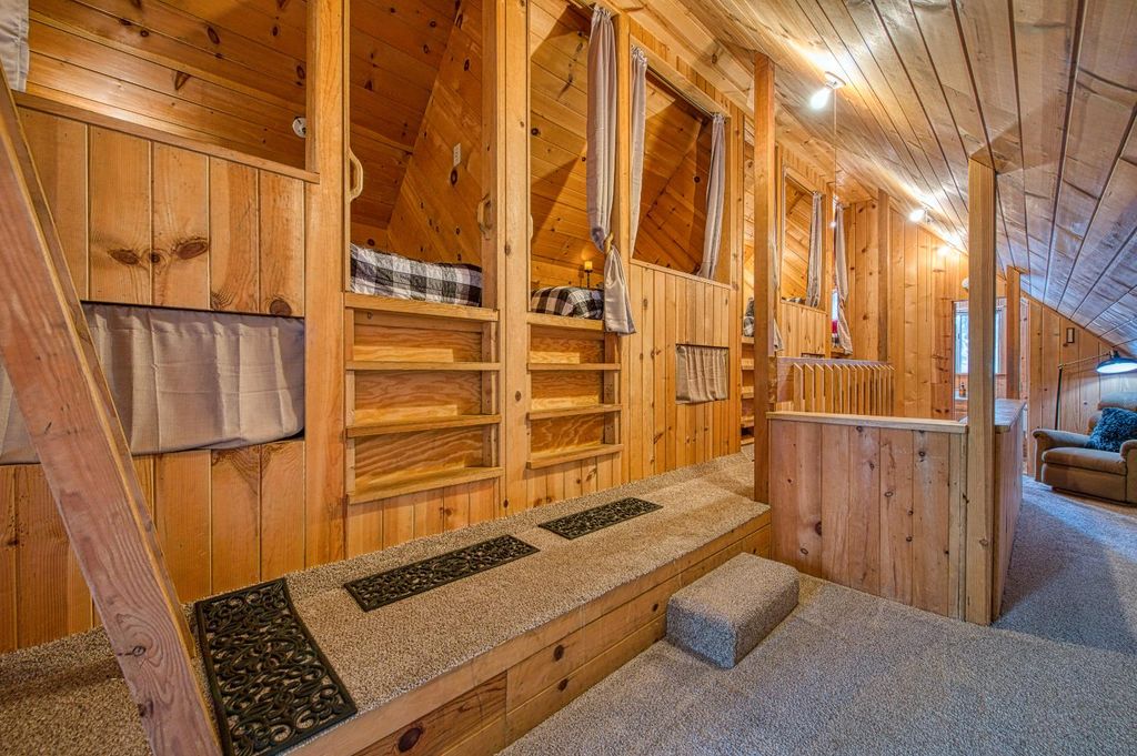 Image 45 of property listing at 41893 Knobcone Ln, Shaver Lake, CA 93664