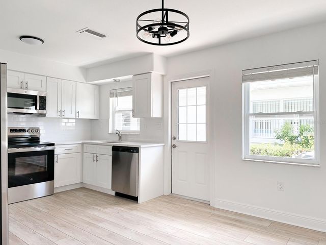 11295 1ST STREET E, Treasure Island, FL 33706