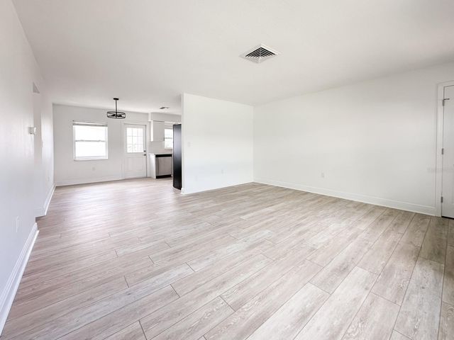 11295 1ST STREET E, Treasure Island, FL 33706