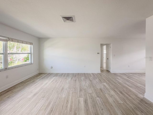 11295 1ST STREET E, Treasure Island, FL 33706