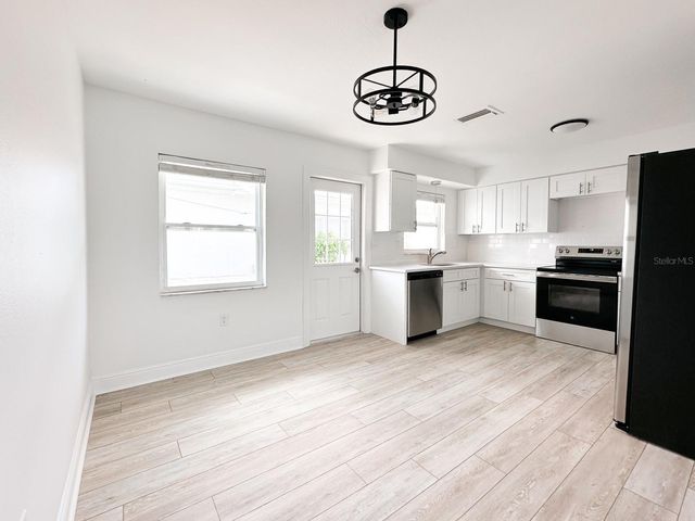 11295 1ST STREET E, Treasure Island, FL 33706