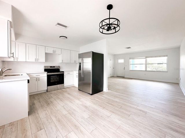 11295 1ST STREET E, Treasure Island, FL 33706