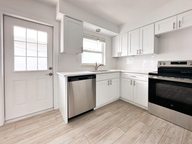 11295 1ST STREET E, Treasure Island, FL 33706