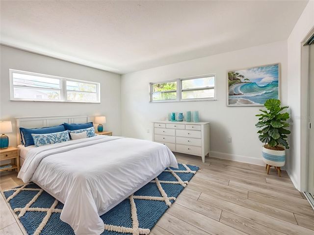 11295 1ST STREET E, Treasure Island, FL 33706