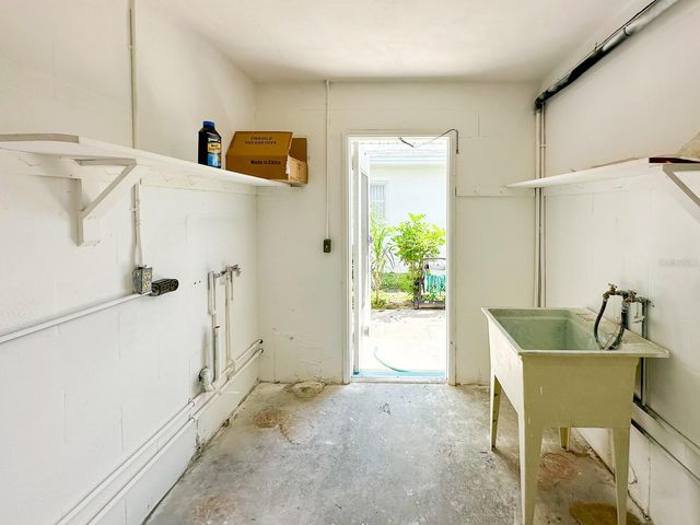 11295 1ST STREET E, Treasure Island, FL 33706